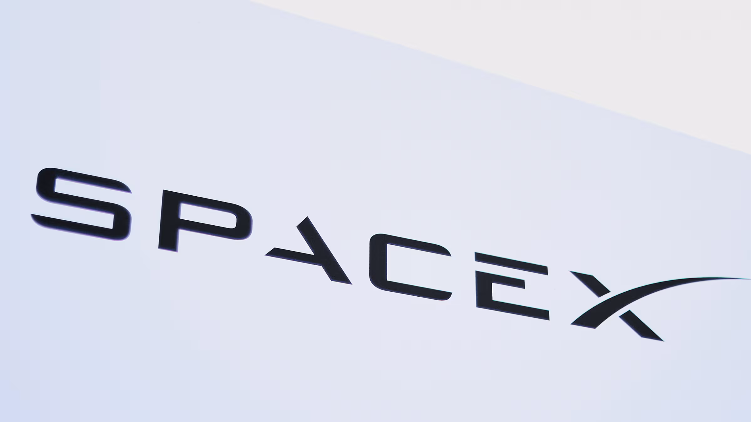 SpaceX Earnings: Stock Significantly Overvalued as Massive AI Investments Outweigh Hefty Neocloud Rent