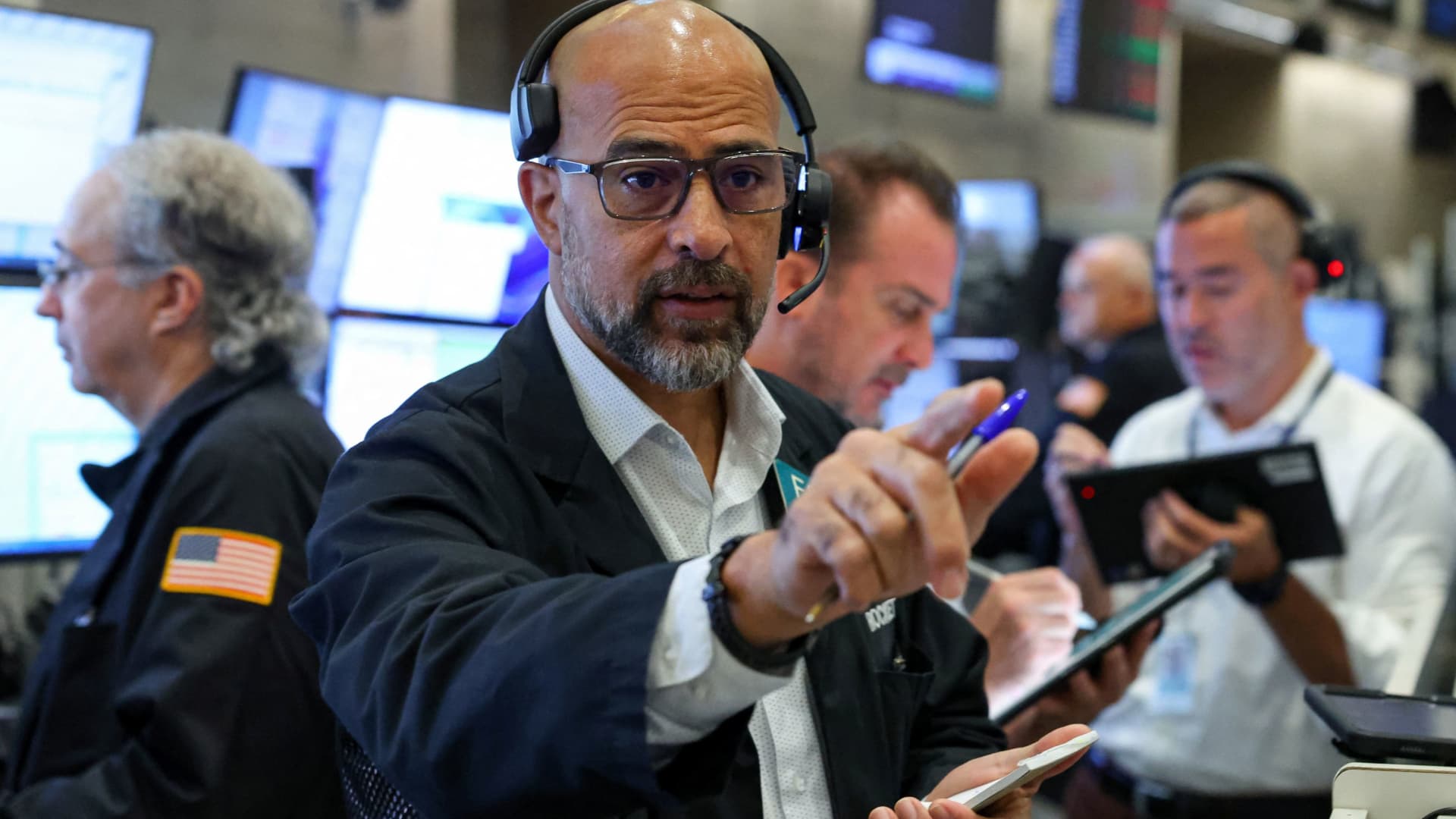Where investors avoiding bonds in brutal selloff are finding new income sources