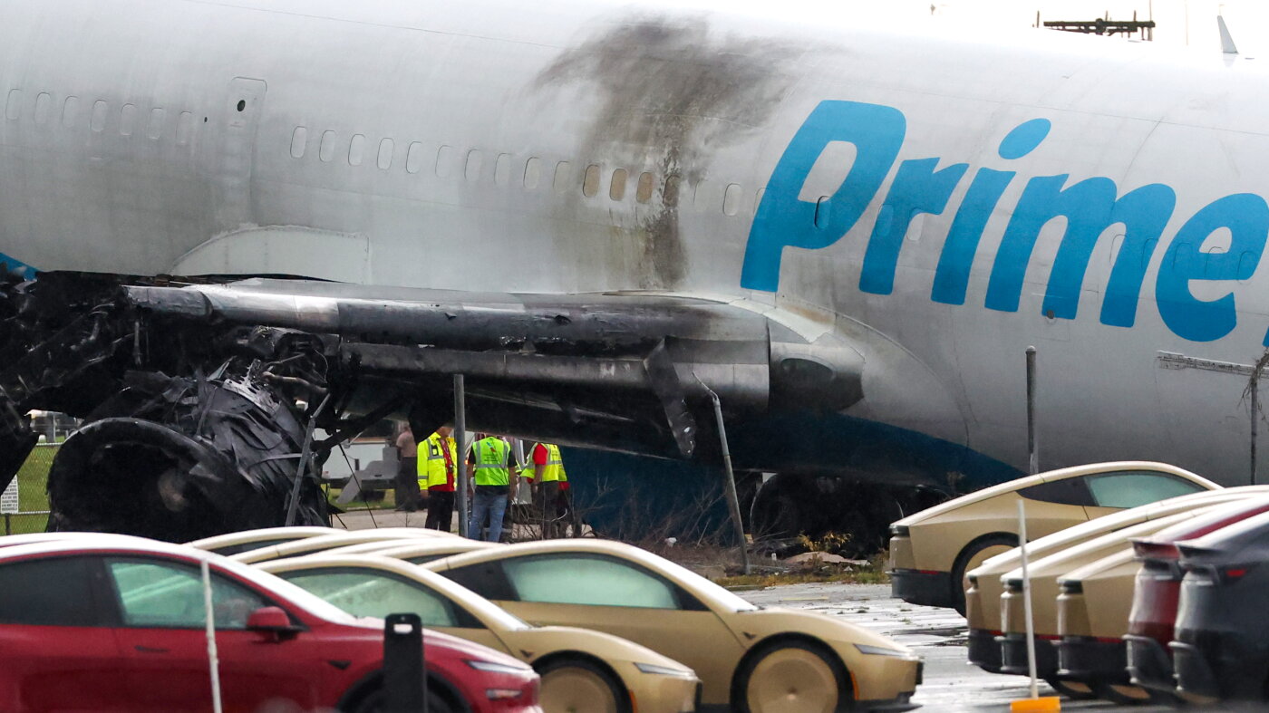Cargo jet tried to abort unsteady landing before Miami crash, flight data indicates